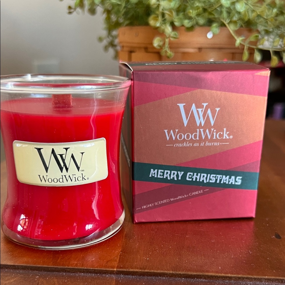 WoodWick Merry Christmas 3.2oz Candle - NWT NIB